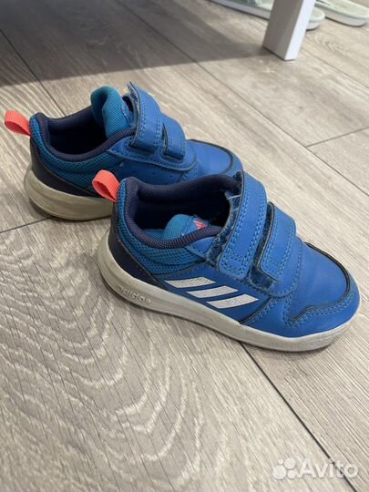 Кроссовки adidas 22