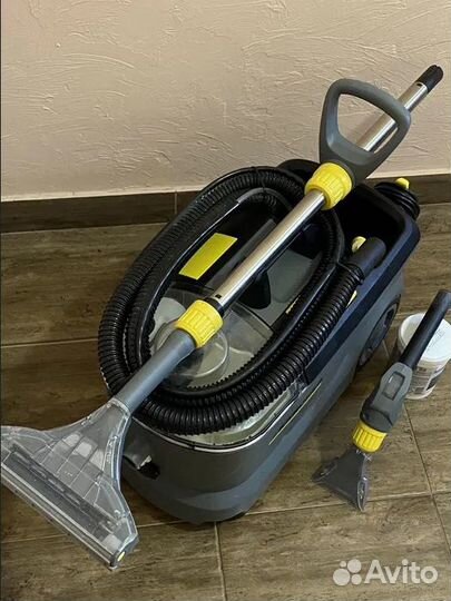 Профессиональный моющий пылесос Karcher puzzi 10/2
