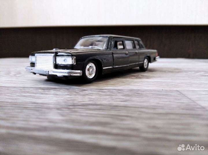 Масштабные модели автомобилей 1:64-1:32