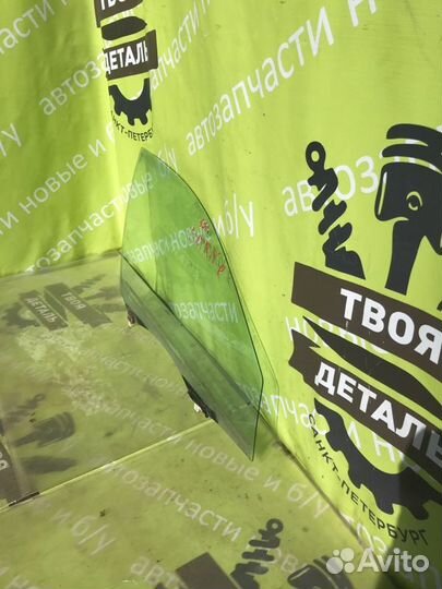 Стекло двери переднее правое Toyota Matrix 1ZZ-FE