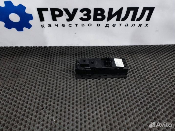 Кнопка стеклоподъемника двери правой Volvo FH5