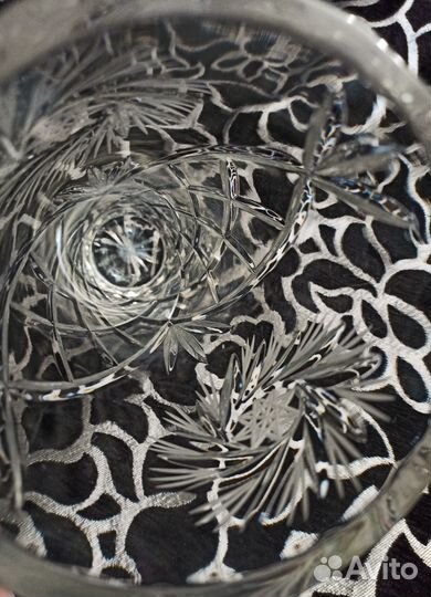 Большая хрустальная ваза