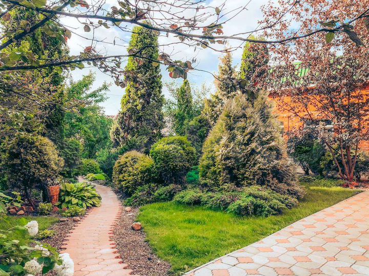 Дом 300 м² на участке 8 сот.