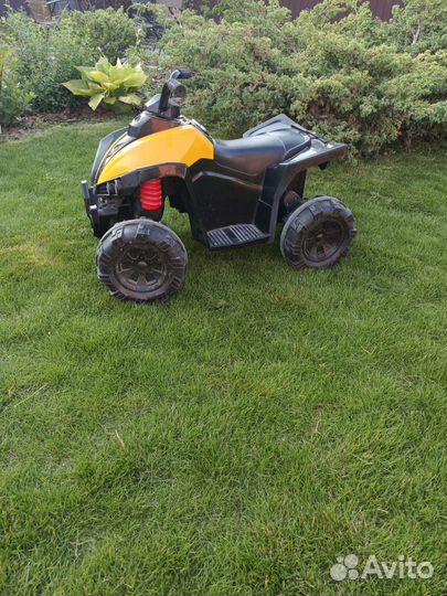 Детский квадроцикл на аккумуляторе