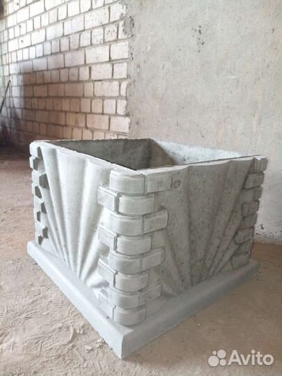 Бетонные вазоны