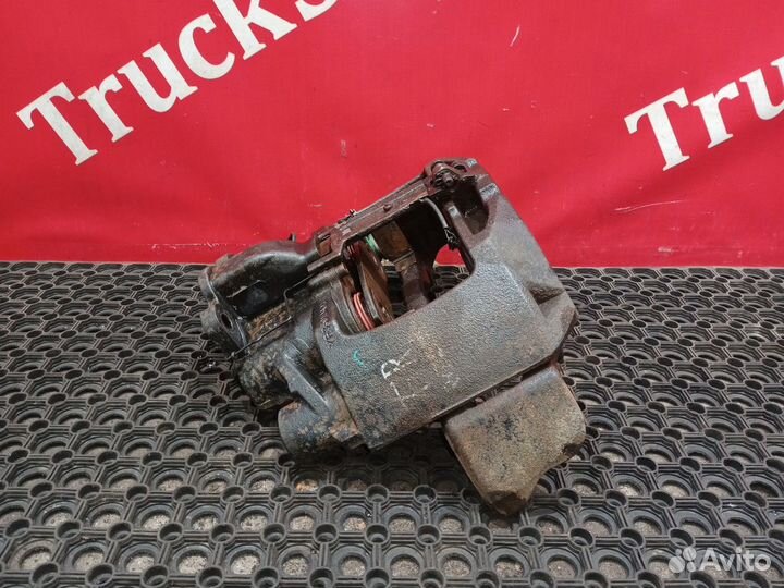 Суппорт передний правый 2023г. Shacman SX4188YY381