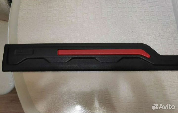 Накладка низ крышки багажника нива