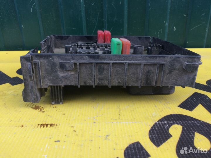 Volkswagen Golf 6 Блок предохранителей подкапотный