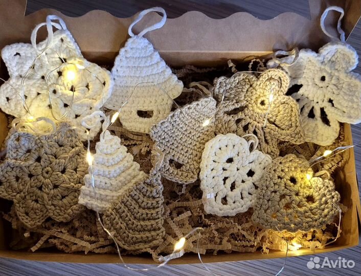 Набор ёлочных игрушек, гирлянда новогодняя