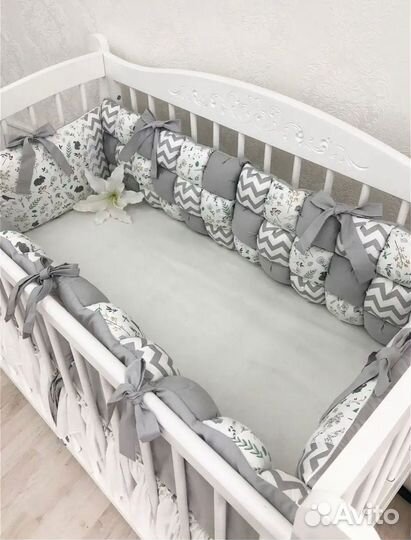 Бортики в детскую кроватку на завязках