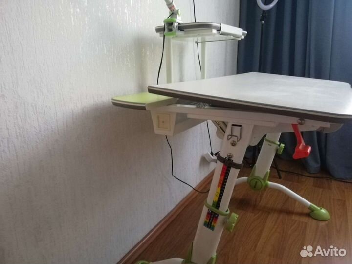 Письменный стол для школьника
