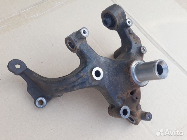 Кулак поворотный задний левый Jetta 5,6, Passat B7