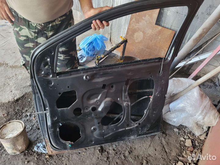 Дверь передняя правая на chevrolet aveo T300