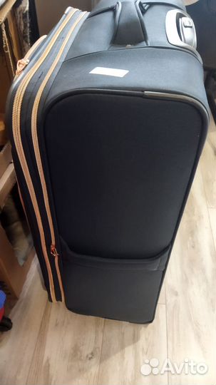 Чемодан на колесах большой тканевый