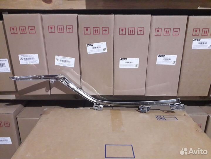 Окантовка решетки радиатора левая Mazda 6 3 GJ