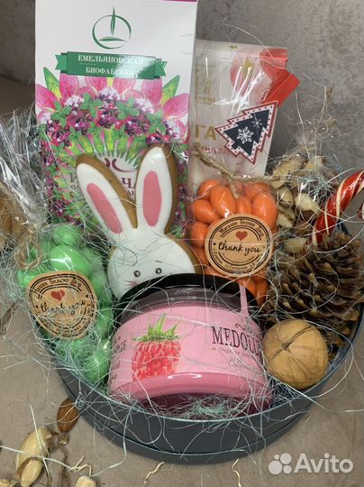 Подарочный бокс с медом, орешками, сухофруктом