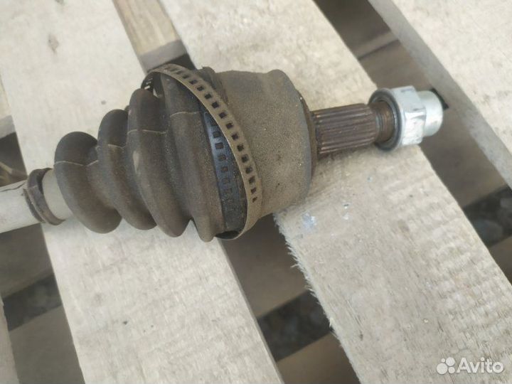 Привод (полуось) передний левый Opel Corsa D