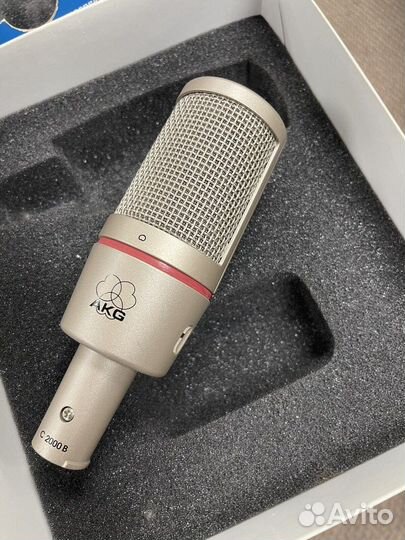 Студийный микрофон akg С2000b