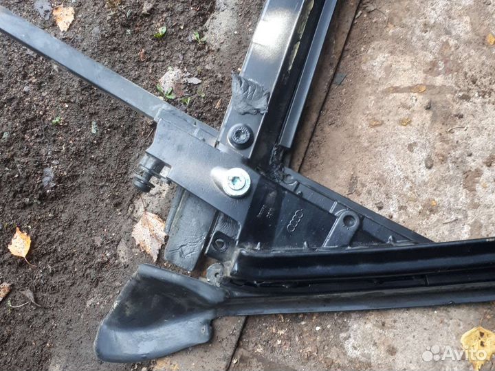 Задняя правая рамка двери ауди а4 б6