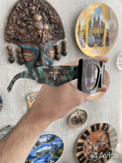 Солнцезащитные очки prada