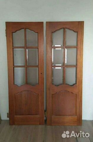 Двери из красного дерева б/у