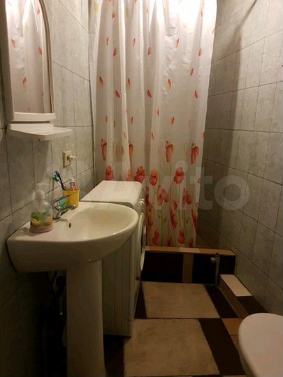 Комната 14 м² в 6-к., 1/1 эт.