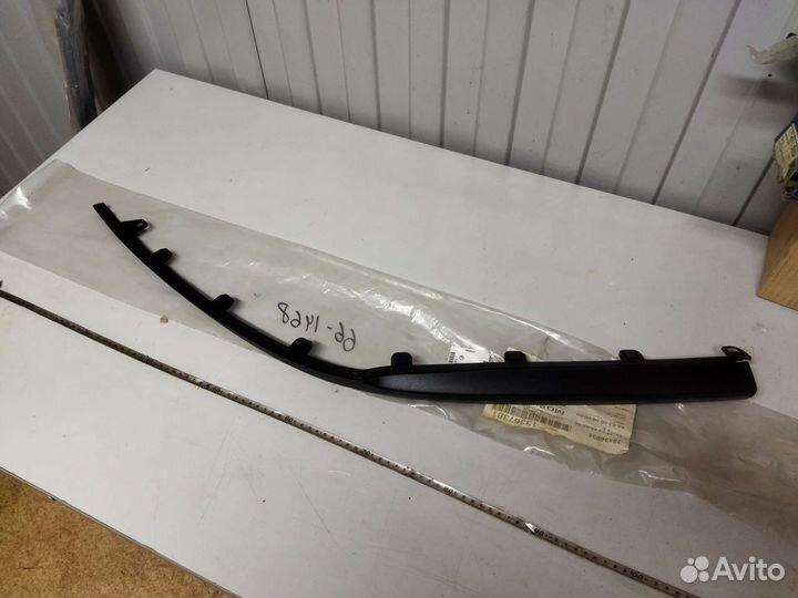 Спойлер переднего бампера правый Opel Astra J GTC