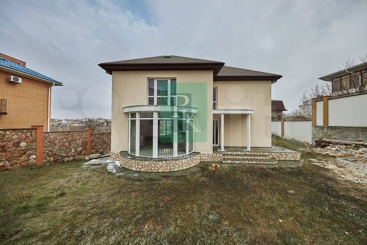 Дом 298,6 м² на участке 6 сот.