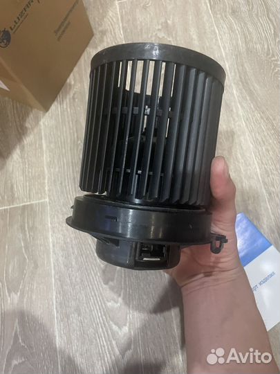 Мотор отопителя с крыльчаткой Nissan Juke