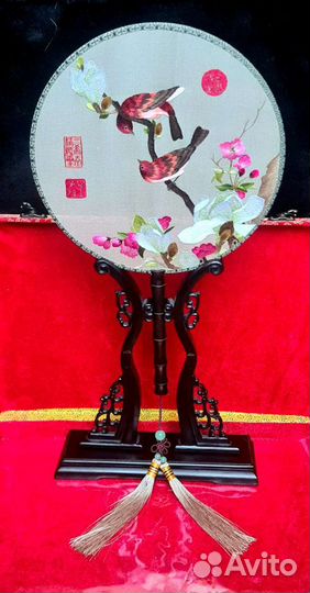 Декоративный веер на подставке из Китая