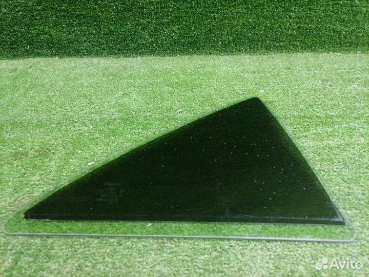 Стекло двери (форточка) заднее правое Toyota Camry