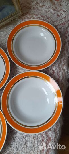Набор 4 тарелки производство красный фарфорист