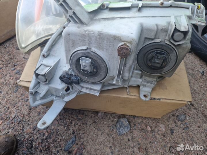 Фара Toyota 4runner