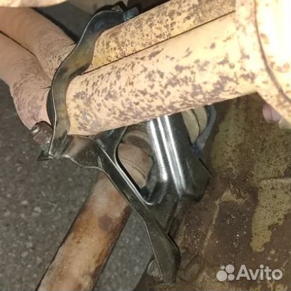 Кронштейн приемной трубы ваз 2114