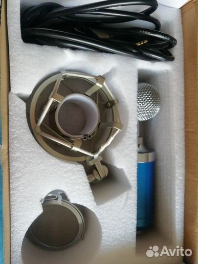 Студийный конденсаторный микрофон