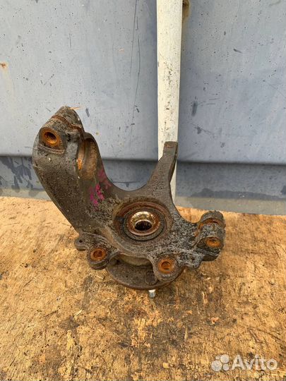 Кулак поворотный Mazda 3 BK передний правый