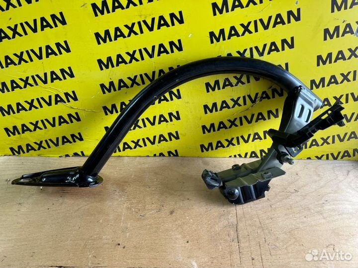 Петля крышки багажника задняя левая Volkswagen