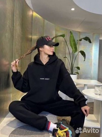 Спортивный костюм женский