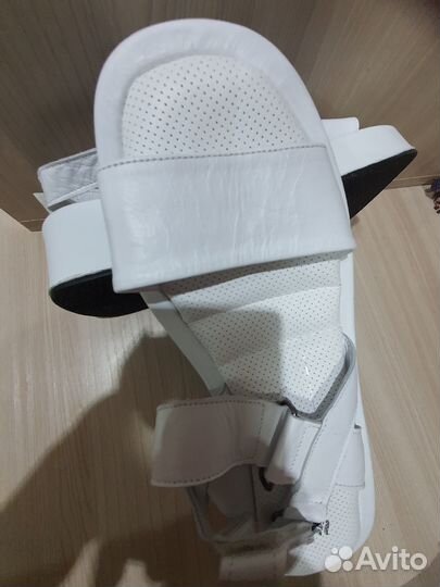 Зима на платформе бел и чер и сандали бел 40раз