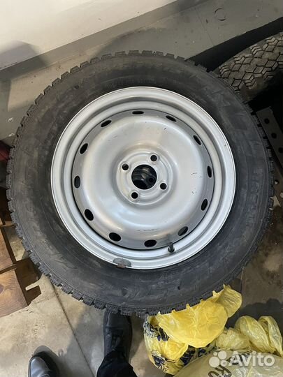 R15 Pirelli Ice Zero 185/65, PCD 4x100 DIA 60.1