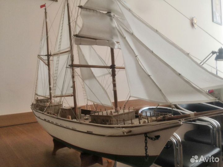 Модель парусно-моторной шхуны