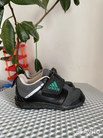 Кроссовки adidas для мальчика 22