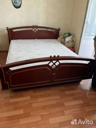 Спальный гарнитур