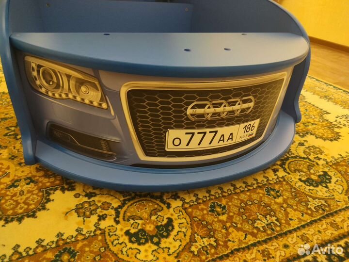 Детская кровать машина