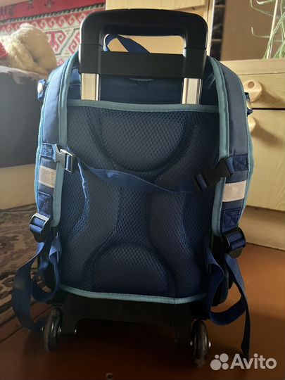 Рюкзак на колесах с выдвижной ручкой