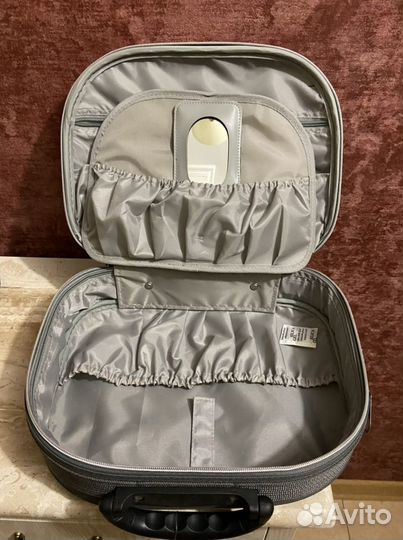 Брендированный кейс/чемодан для косметики Artistry