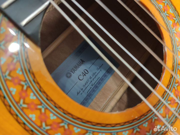 Новая Yamaha C40 (классическая гитара)