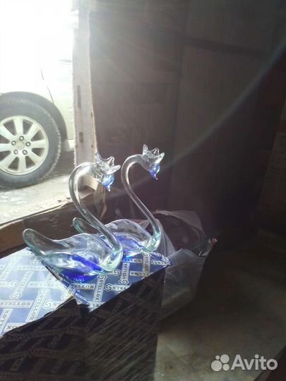 Статуэтка лебедь стекло