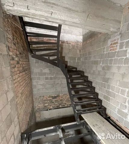 Лестница на металлическом каркасе. Изготовление