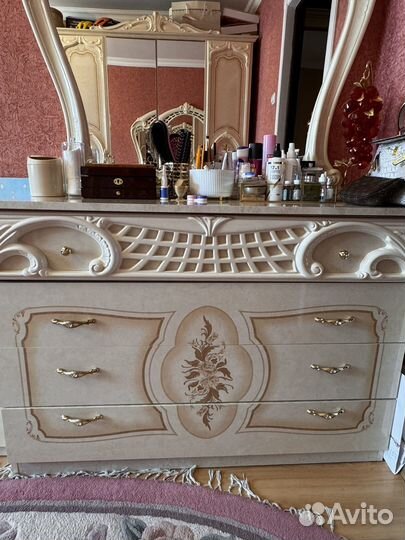 Спальный гарнитур